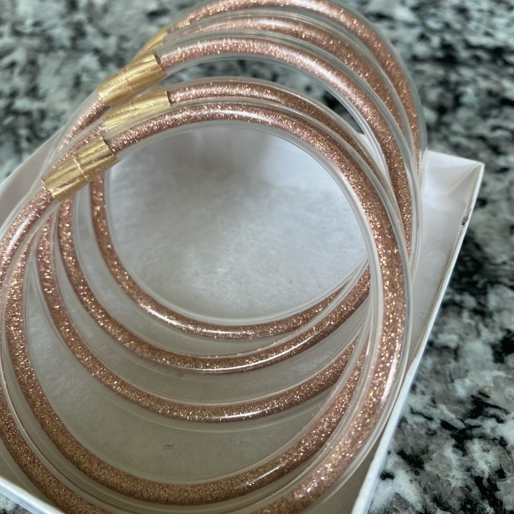 𝑨𝒍𝒍 𝑾𝒆𝒂𝒕𝒉𝒆𝒓 Bangles ❤️❤️ - Picture 2 of 4
